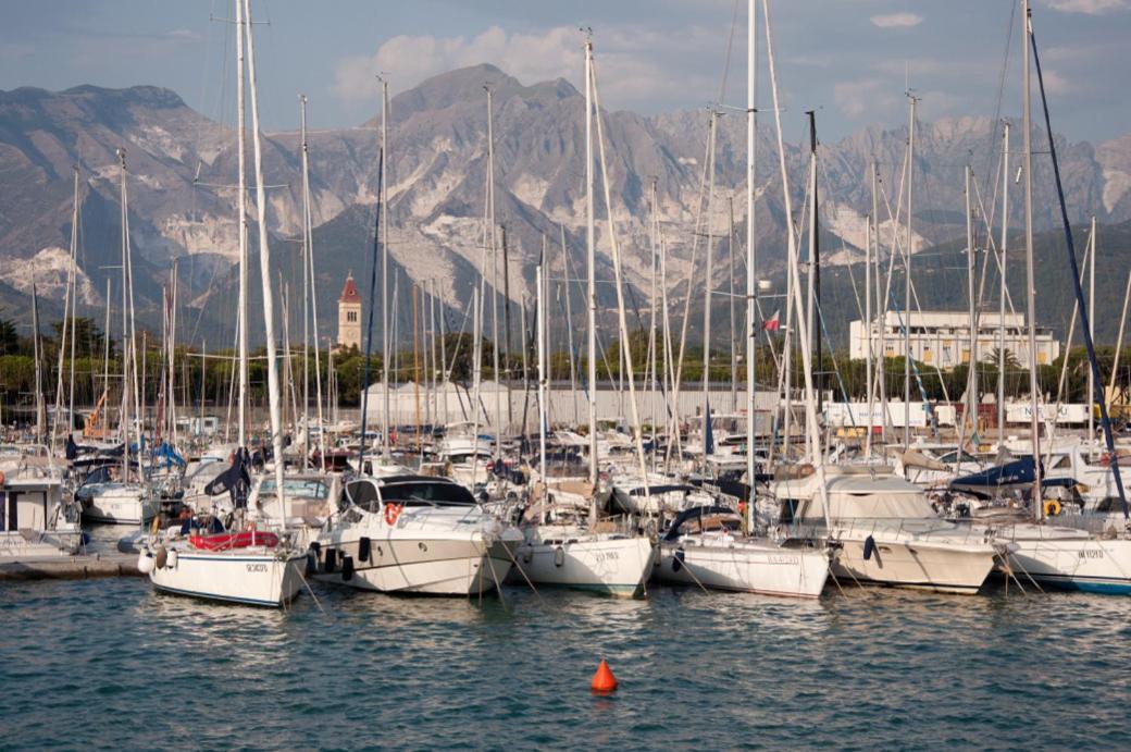 La Conchiglia A Marina Appartement Marina Di Carrara Buitenkant foto